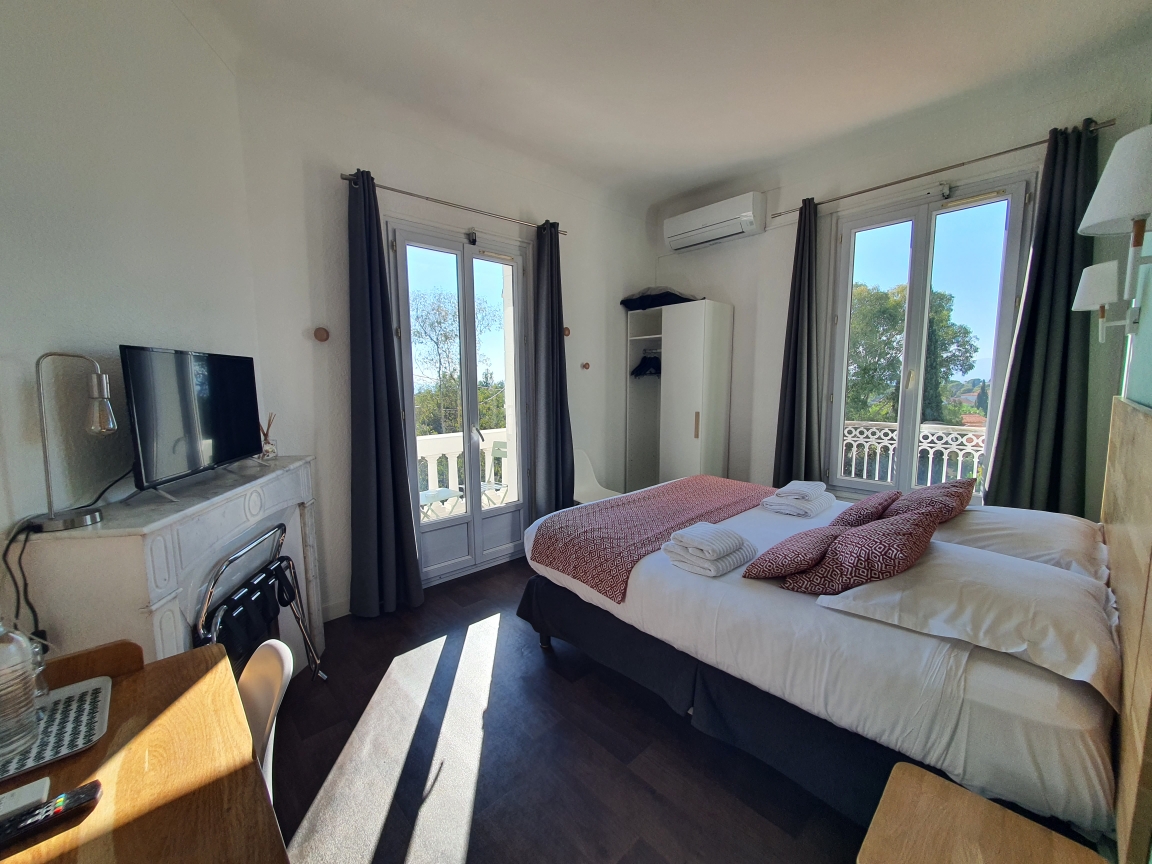 #slidecaption2 PROFITEZ DE NOS <strong>CHAMBRES RENOVEES