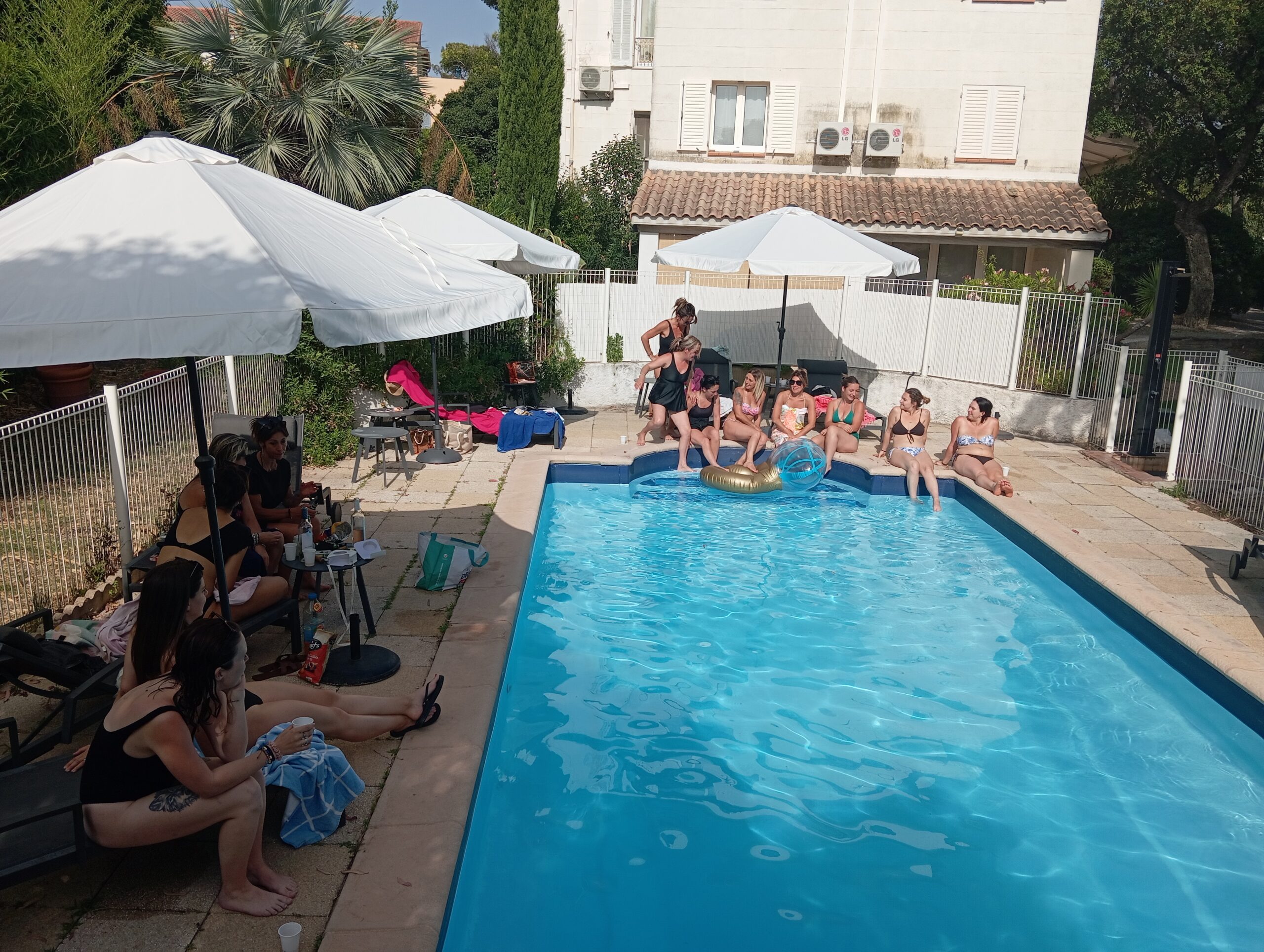 #slidecaption4 ON EN PROFITE