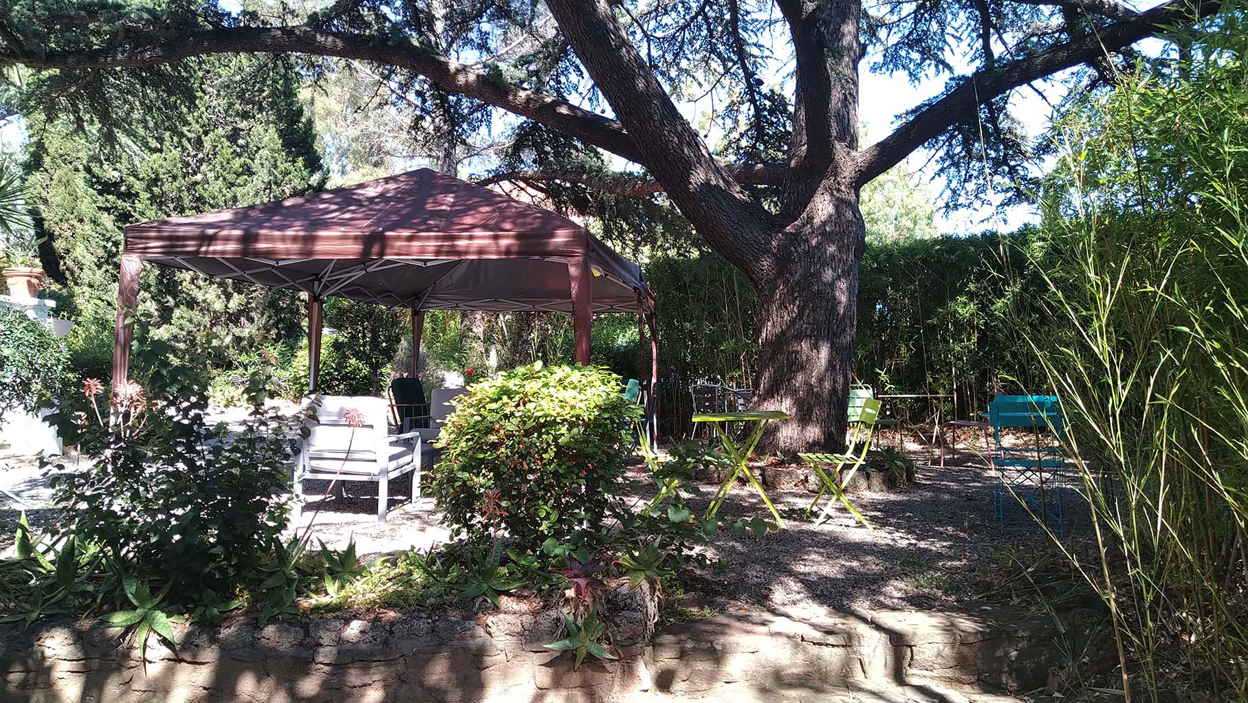 #slidecaption4 Le Parc de l'Hôtel Le Thimothée